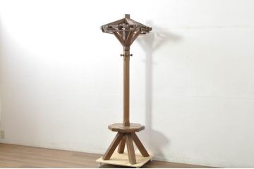 中古　美品!!　オランダ　オーク無垢材　上部が回転する木のぬくもり感じるスツール付きポールハンガー(コートハンガー、帽子掛け)(定価約13万円)(R-080849)