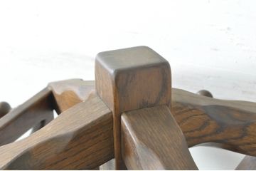 中古　美品!!　オランダ　オーク無垢材　上部が回転する木のぬくもり感じるスツール付きポールハンガー(コートハンガー、帽子掛け)(定価約13万円)(R-080849)