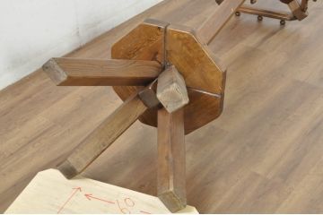 中古　美品!!　オランダ　オーク無垢材　上部が回転する木のぬくもり感じるスツール付きポールハンガー(コートハンガー、帽子掛け)(定価約13万円)(R-080849)