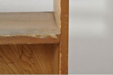 和製アンティーク　シンプルでレトロな佇まいの縦型本棚(オープンラック、ブックシェルフ、飾り棚、陳列棚、書棚)(R-080853)