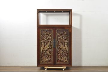 アジアンアンティーク　希少　中国美術　花梨(カリン)材　彫刻入りの扉が目を惹く茶棚(収納棚、戸棚、飾り棚、茶箪笥、サイドキャビネット)(R-080854)