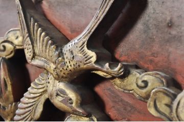 アジアンアンティーク　希少　中国美術　花梨(カリン)材　彫刻入りの扉が目を惹く茶棚(収納棚、戸棚、飾り棚、茶箪笥、サイドキャビネット)(R-080854)