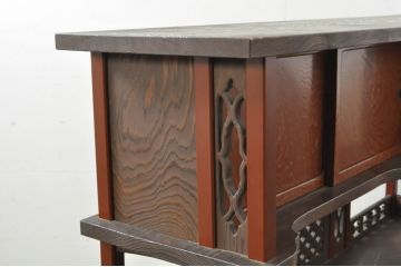  和製ビンテージ　高級品　国産　職人手作り　工芸家具　高級杉(スギ)材　透かし彫り　漆(うるし)塗り　職人こだわりの繊細かつ豪華な彫りが目を引く大型茶棚(茶箪笥、飾り棚、民芸箪笥、収納棚、戸棚、陳列棚、ヴィンテージ)(定価推定100万円)(R-080855)