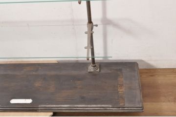 フランスアンティーク　店舗什器におすすめ!真鍮(しんちゅう)フレームが上品さを醸し出す陳列棚(ガラス棚、飾り棚、展示台、ディスプレイラック、オープンラック)(R-080856)