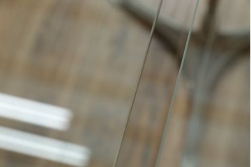 フランスアンティーク　店舗什器におすすめ!真鍮(しんちゅう)フレーム　両面使いできるシンプルな佇まいの飾り棚(ガラス棚、陳列棚、展示台、シェルフ、ディスプレイラック、オープンラック)(R-080857)