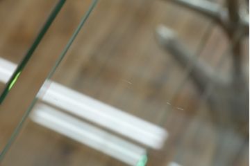 フランスアンティーク　店舗什器におすすめ!真鍮(しんちゅう)フレーム　両面使いできるシンプルな佇まいの飾り棚(ガラス棚、陳列棚、展示台、シェルフ、ディスプレイラック、オープンラック)(R-080857)