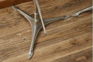 フランスアンティーク　店舗什器におすすめ!真鍮(しんちゅう)フレーム　両面使いできるシンプルな佇まいの飾り棚(ガラス棚、陳列棚、展示台、シェルフ、ディスプレイラック、オープンラック)(R-080857)