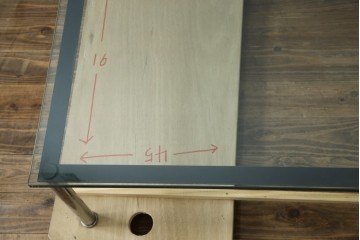 イタリアビンテージ　希少　Cassina(カッシーナ)　ル・コルビュジエ(Le Corbusier)　10 TABLE EN TUBE(ターブル アン テューブ)　LC10　スタイリッシュな佇まいが魅力的なガラスのローテーブル　定価約40万円　(R-080858)