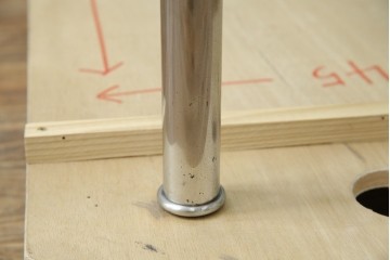 イタリアビンテージ　希少　Cassina(カッシーナ)　ル・コルビュジエ(Le Corbusier)　10 TABLE EN TUBE(ターブル アン テューブ)　LC10　スタイリッシュな佇まいが魅力的なガラスのローテーブル　定価約40万円　(R-080858)