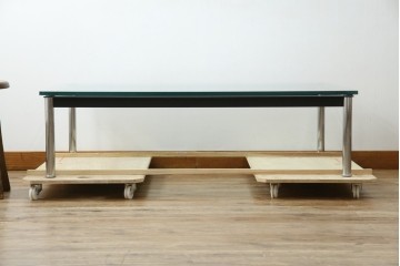 イタリアビンテージ　希少　Cassina(カッシーナ)　ル・コルビュジエ(Le Corbusier)　10 TABLE EN TUBE(ターブル アン テューブ)　LC10　スタイリッシュな佇まいが魅力的なガラスのローテーブル　定価約40万円　(R-080858)