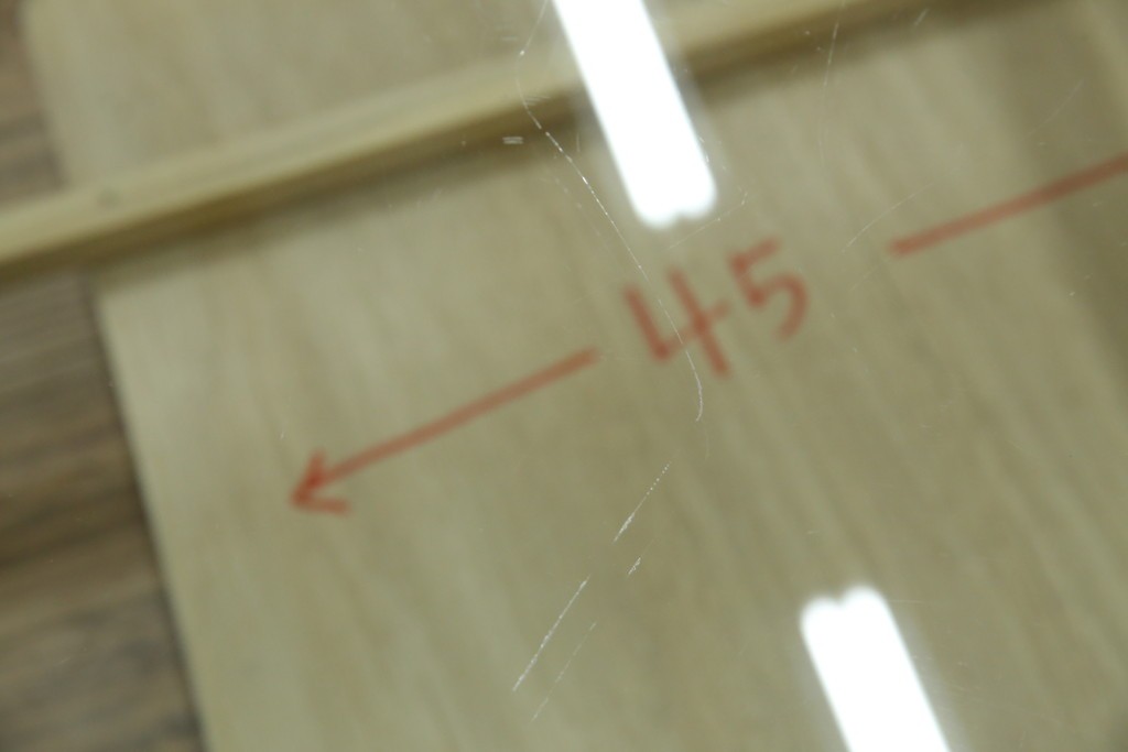 イタリアビンテージ　希少　Cassina(カッシーナ)　ル・コルビュジエ(Le Corbusier)　10 TABLE EN TUBE(ターブル アン テューブ)　LC10　スタイリッシュな佇まいが魅力的なガラスのローテーブル　定価約40万円　(R-080858)