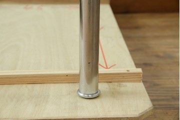 イタリアビンテージ　希少　Cassina(カッシーナ)　ル・コルビュジエ(Le Corbusier)　10 TABLE EN TUBE(ターブル アン テューブ)　LC10　スタイリッシュな佇まいが魅力的なガラスのローテーブル　定価約40万円　(R-080858)