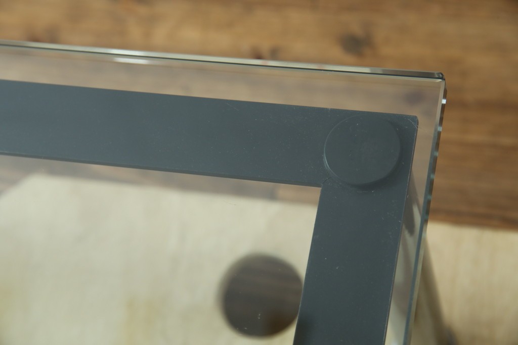 イタリアビンテージ　希少　Cassina(カッシーナ)　ル・コルビュジエ(Le Corbusier)　10 TABLE EN TUBE(ターブル アン テューブ)　LC10　スタイリッシュな佇まいが魅力的なガラスのローテーブル　定価約40万円　(R-080858)