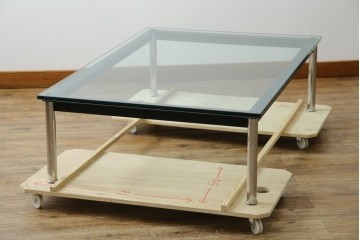 イタリアビンテージ　希少　Cassina(カッシーナ)　ル・コルビュジエ(Le Corbusier)　10 TABLE EN TUBE(ターブル アン テューブ)　LC10　スタイリッシュな佇まいが魅力的なガラスのローテーブル　定価約40万円　(R-080858)