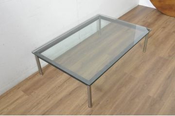 イタリアビンテージ　希少　Cassina(カッシーナ)　ル・コルビュジエ(Le Corbusier)　10 TABLE EN TUBE(ターブル アン テューブ)　LC10　スタイリッシュな佇まいが魅力的なガラスのローテーブル(リビングテーブル、センターテーブル、カクテルテーブル、ヴィンテージ)(定価約40万円)(R-080858)