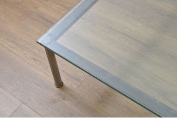 イタリアビンテージ　希少　Cassina(カッシーナ)　ル・コルビュジエ(Le Corbusier)　10 TABLE EN TUBE(ターブル アン テューブ)　LC10　スタイリッシュな佇まいが魅力的なガラスのローテーブル(リビングテーブル、センターテーブル、カクテルテーブル、ヴィンテージ)(定価約40万円)(R-080858)