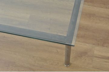 イタリアビンテージ　希少　Cassina(カッシーナ)　ル・コルビュジエ(Le Corbusier)　10 TABLE EN TUBE(ターブル アン テューブ)　LC10　スタイリッシュな佇まいが魅力的なガラスのローテーブル(リビングテーブル、センターテーブル、カクテルテーブル、ヴィンテージ)(定価約40万円)(R-080858)