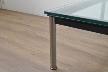 イタリアビンテージ　希少　Cassina(カッシーナ)　ル・コルビュジエ(Le Corbusier)　10 TABLE EN TUBE(ターブル アン テューブ)　LC10　スタイリッシュな佇まいが魅力的なガラスのローテーブル(リビングテーブル、センターテーブル、カクテルテーブル、ヴィンテージ)(定価約40万円)(R-080858)