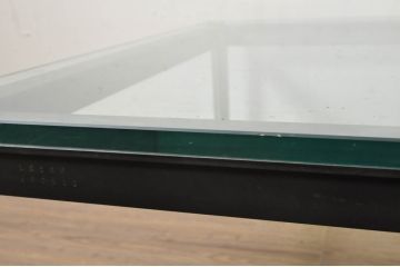 イタリアビンテージ　希少　Cassina(カッシーナ)　ル・コルビュジエ(Le Corbusier)　10 TABLE EN TUBE(ターブル アン テューブ)　LC10　スタイリッシュな佇まいが魅力的なガラスのローテーブル(リビングテーブル、センターテーブル、カクテルテーブル、ヴィンテージ)(定価約40万円)(R-080858)