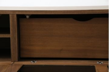 中古　美品　関家具　セルマ(SELMA)　ウォールナット材　和の空間から北欧スタイル等さまざまなテイストに馴染むスタイリッシュなテレビボード(TVボード、テレビ台、ローボード、キャビネット)(R-080861)