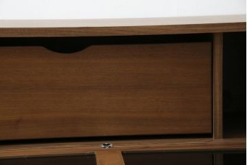 中古　美品　関家具　セルマ(SELMA)　ウォールナット材　和の空間から北欧スタイル等さまざまなテイストに馴染むスタイリッシュなテレビボード(TVボード、テレビ台、ローボード、キャビネット)(R-080861)