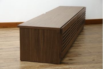 中古　美品　関家具　セルマ(SELMA)　ウォールナット材　和の空間から北欧スタイル等さまざまなテイストに馴染むスタイリッシュなテレビボード(TVボード、テレビ台、ローボード、キャビネット)(R-080861)