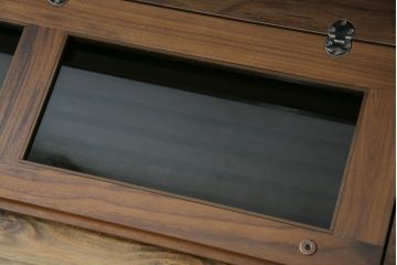 中古　美品　関家具　セルマ(SELMA)　ウォールナット材　和の空間から北欧スタイル等さまざまなテイストに馴染むスタイリッシュなテレビボード(TVボード、テレビ台、ローボード、キャビネット)(R-080861)