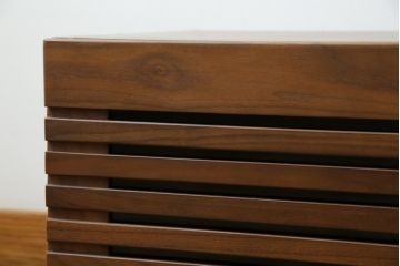 中古　美品　関家具　セルマ(SELMA)　ウォールナット材　和の空間から北欧スタイル等さまざまなテイストに馴染むスタイリッシュなテレビボード(TVボード、テレビ台、ローボード、キャビネット)(R-080861)