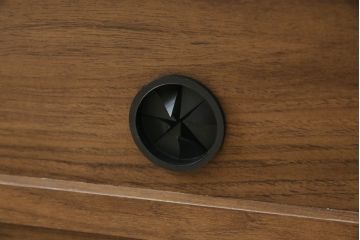 中古　美品　関家具　セルマ(SELMA)　ウォールナット材　和の空間から北欧スタイル等さまざまなテイストに馴染むスタイリッシュなテレビボード(TVボード、テレビ台、ローボード、キャビネット)(R-080861)