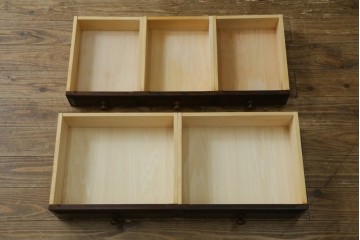 中古　北海道民芸家具　HM160K　格子組みガラス戸と充実した収納力が魅力の食器棚　(R-080862)