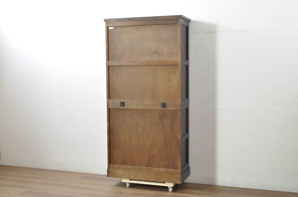 中古　北海道民芸家具　HM160K　格子組みガラス戸と充実した収納力が魅力の食器棚　(R-080862)