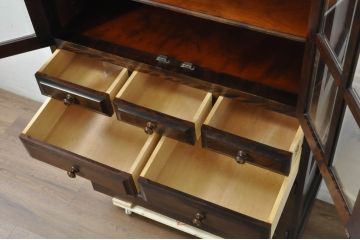 中古　北海道民芸家具　HM160K　格子組みガラス戸と充実した収納力が魅力の食器棚　(R-080862)