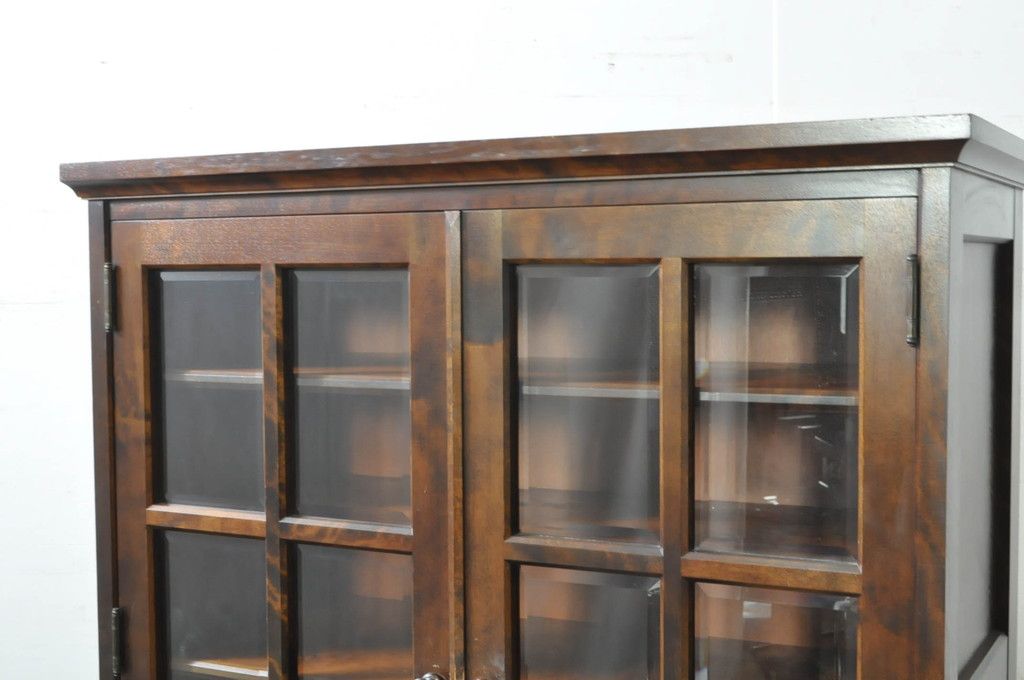 中古　北海道民芸家具　HM160K　格子組みガラス戸と充実した収納力が魅力の食器棚　(R-080862)