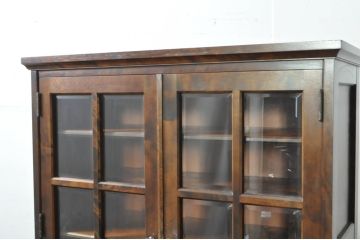 中古　北海道民芸家具　HM160K　格子組みガラス戸と充実した収納力が魅力の食器棚　(R-080862)