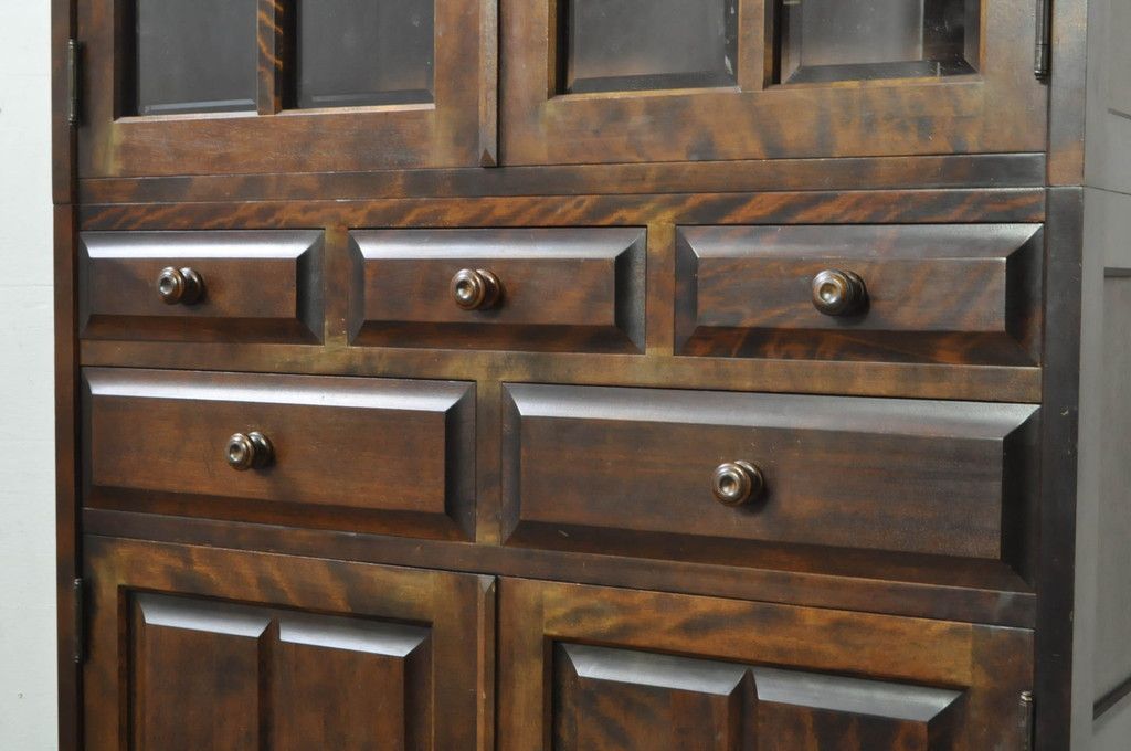 中古　北海道民芸家具　HM160K　格子組みガラス戸と充実した収納力が魅力の食器棚　(R-080862)