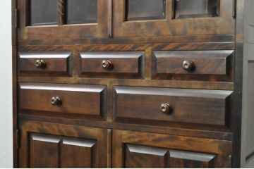 中古　北海道民芸家具　HM160K　格子組みガラス戸と充実した収納力が魅力の食器棚　(R-080862)