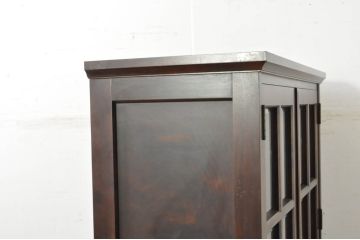 中古　北海道民芸家具　HM160K　格子組みガラス戸と充実した収納力が魅力の食器棚　(R-080862)