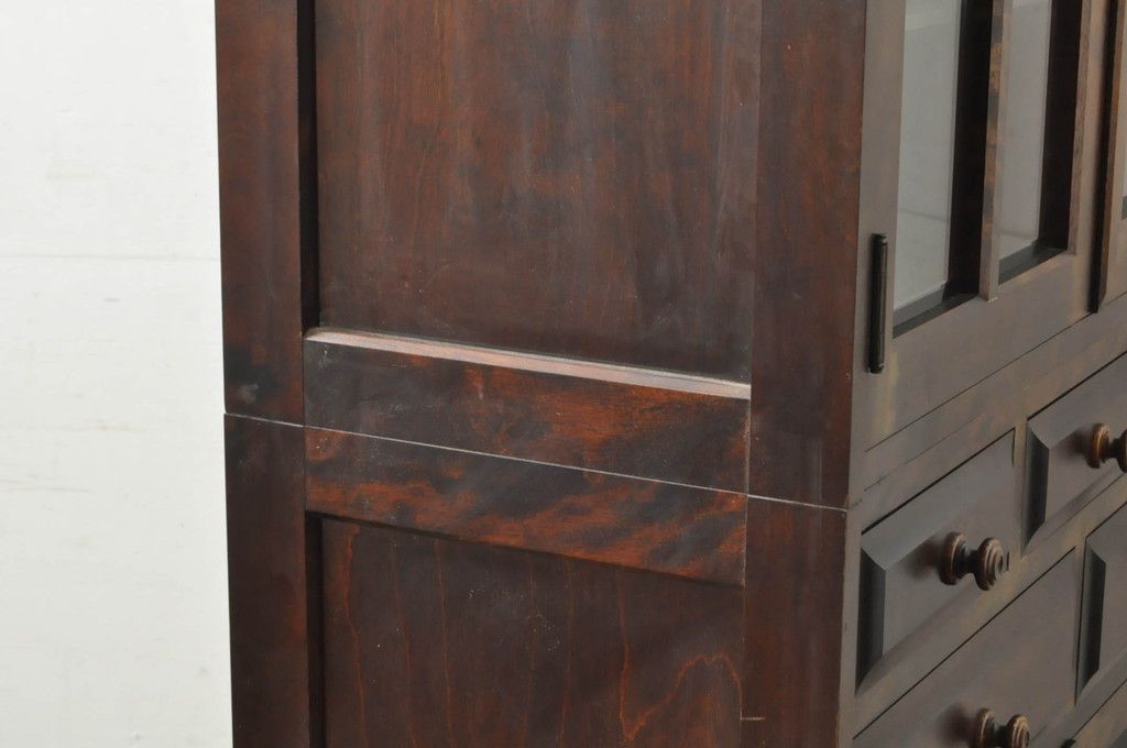 中古　北海道民芸家具　HM160K　格子組みガラス戸と充実した収納力が魅力の食器棚　(R-080862)