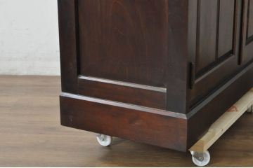 中古　北海道民芸家具　HM160K　格子組みガラス戸と充実した収納力が魅力の食器棚　(R-080862)