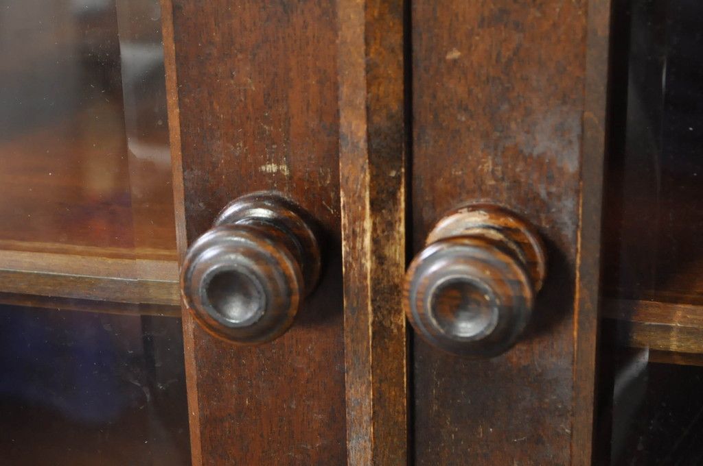 中古　北海道民芸家具　HM160K　格子組みガラス戸と充実した収納力が魅力の食器棚　(R-080862)