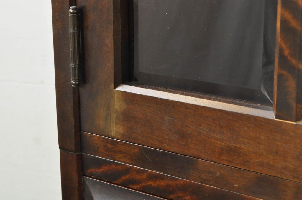 中古　北海道民芸家具　HM160K　格子組みガラス戸と充実した収納力が魅力の食器棚　(R-080862)