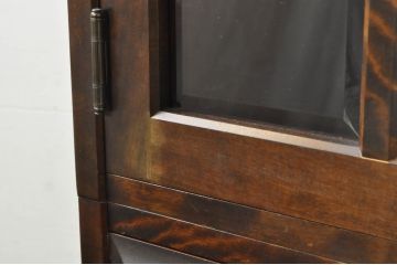 中古　北海道民芸家具　HM160K　格子組みガラス戸と充実した収納力が魅力の食器棚　(R-080862)