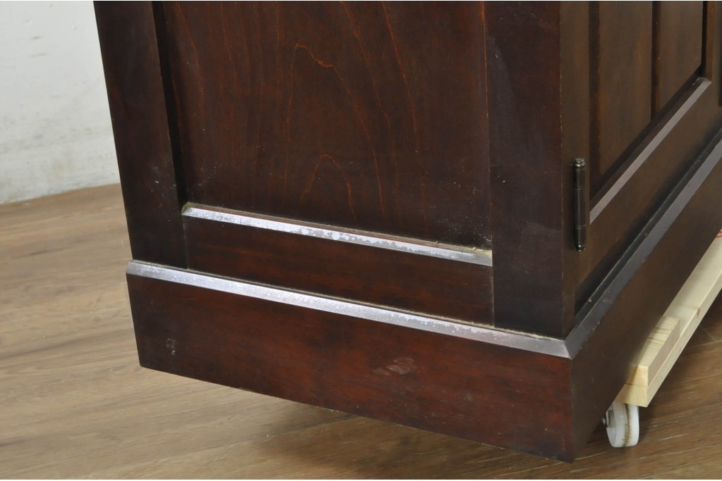 《天板取り付け加工費込み》　中古　北海道民芸家具　框組扉の端正なキャビネット　(R-080866)