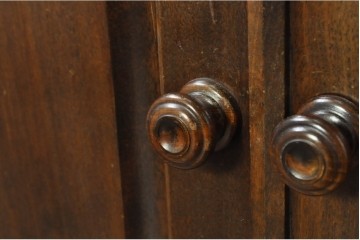 《天板取り付け加工費込み》　中古　北海道民芸家具　框組扉の端正なキャビネット　(R-080866)