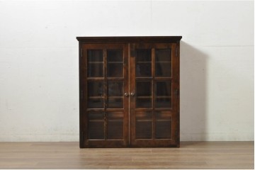 《脚(台輪)取り付け加工費込み》　中古　北海道民芸家具　格子入りガラス扉のキャビネット　(R-080867)