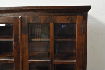 《脚(台輪)取り付け加工費込み》　中古　北海道民芸家具　格子入りガラス扉のキャビネット　(R-080867)