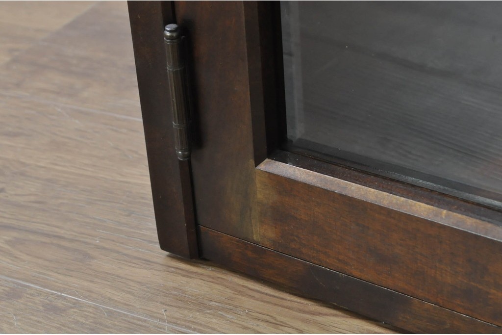 《脚(台輪)取り付け加工費込み》　中古　北海道民芸家具　格子入りガラス扉のキャビネット　(R-080867)