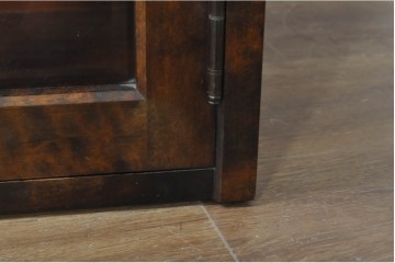 《脚(台輪)取り付け加工費込み》　中古　北海道民芸家具　格子入りガラス扉のキャビネット　(R-080867)