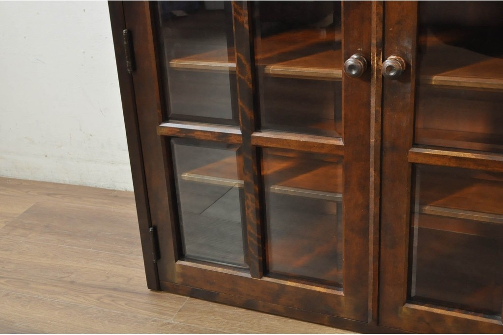 《脚(台輪)取り付け加工費込み》　中古　北海道民芸家具　格子入りガラス扉のキャビネット　(R-080867)