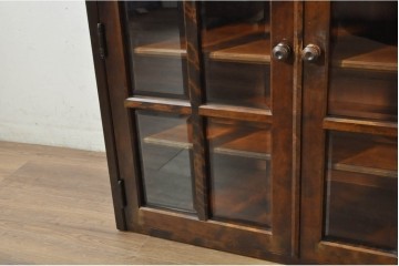 《脚(台輪)取り付け加工費込み》　中古　北海道民芸家具　格子入りガラス扉のキャビネット　(R-080867)